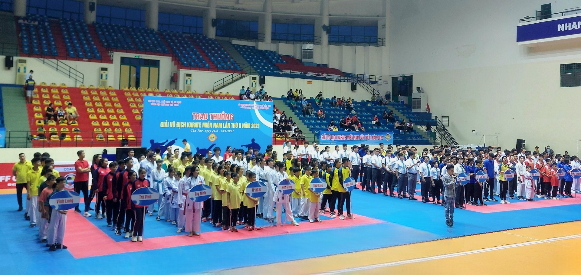 Toàn cảnh lễ khai mạc Giải vô địch Karate miền Nam năm 2023.